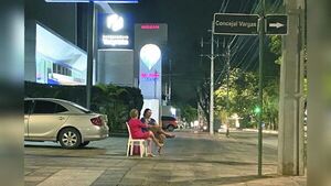 Desde hace 22 años brinda en la esquina donde murió su hijo