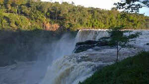 Saltos del Monday en Pdte. Franco, un atractivo para visitar este verano - La Clave