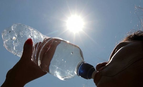 Diario HOY | SEN y Essap esta tarde repartirán botellas de agua ante ola de calor en Asunción