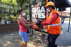 SEN reparte botellas de agua en puntos concurridos, ante ola de calor - Megacadena — Últimas Noticias de Paraguay