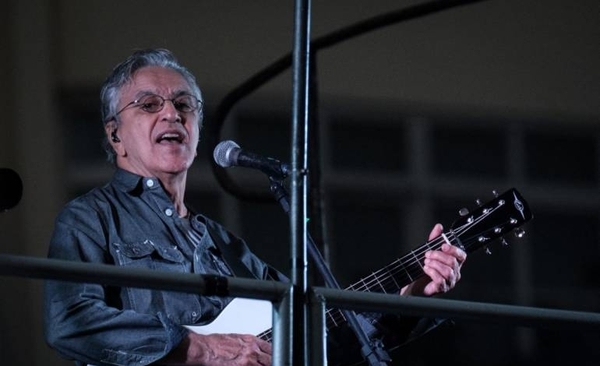 Diario HOY | El músico brasileño Caetano Veloso da positivo al covid-19