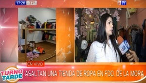 Roban otra tienda de ropas y delincuentes se alzan con 1.500 prendas
