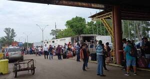 La Nación / Retrasos en control migratorio se dan hacia el lado argentino