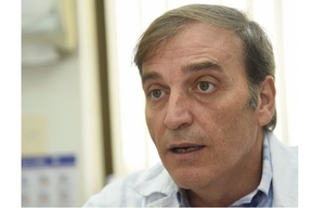 Infectólogo insta a vacunación y advierte sobre muertes 'con COVID' por Ómicron