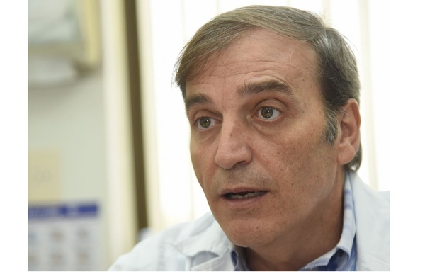 Infectólogo insta a vacunación y advierte sobre muertes 'con COVID' por Ómicron