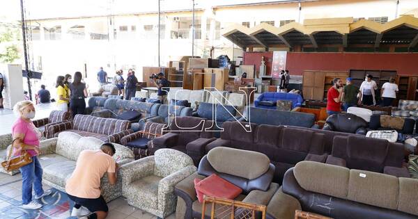 La Nación / Se inició feria de Corazones Abiertos: ropas, electrodomésticos y muebles a precios accesibles