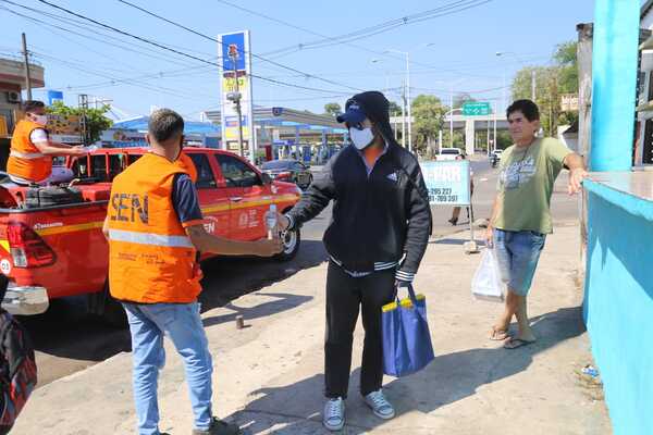 Asisten con agua potable a transeúntes de Asunción y envían cisternas al Chaco y Concepción - .::Agencia IP::.