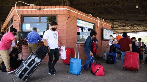 Sigue la larga espera para ingreso por Puerto Falcón