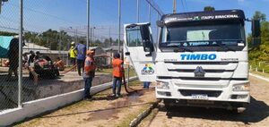 Asisten con agua potable a transeúntes y envían cisternas al Chaco y Concepción