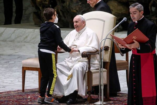 Papa pide defender a los niños  de los “nuevos Herodes” - Mundo - ABC Color