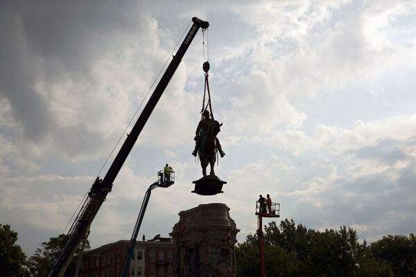 Hallan segunda cápsula del tiempo enterrada hace 130 años en estatua de un general de EE.UU.