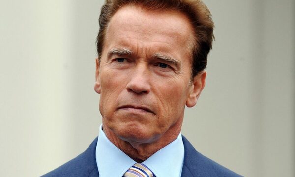 Arnold Schwarzenegger donó 25 casas a veteranos de guerra en Los Angeles