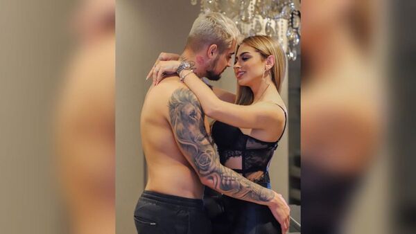 "Cuidando lo que es mío": Las sensuales fotos de Jean con su novia