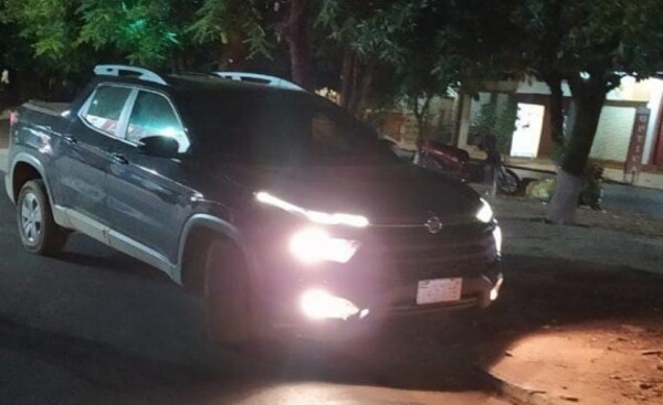Conductor en aparente estado de ebriedad choca un vehículo y huye