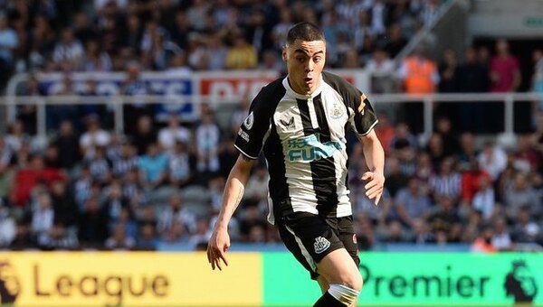 Por casos masivos de COVID, el Newcastle de Almirón posterga su partido ante el Everton