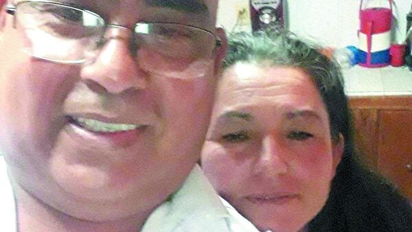 Sorprendió a su esposa y le regaló un aguinaldo