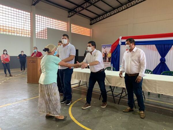 Familias de colonia en Amambay regularizan tenencia de sus terrenos