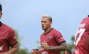 Diario HOY | Regresa a Brasil el futbolista retenido en Indonesia por discrepar con su club