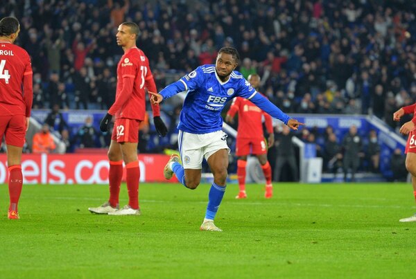 El Liverpool se complica en la lucha por el título al caer en Leicester