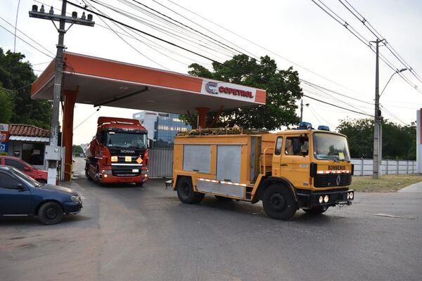 Principio de incendio en planta de combustible causó zozobra en toda una población - Nacionales - ABC Color