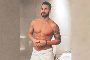 Crónica / Para ver fotos osadas de Renato Prono y su novia Alba ¡se pagaría!