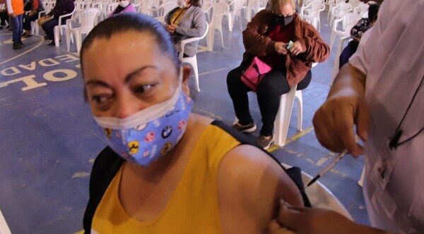 Variante Ómicron debe motivar a vacunarse, dice Salud