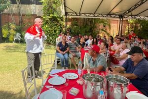 ZI reúne a seguidores en su residencia para impulsar precandidatura de Sandra McLeod a la Gobernación de Alto Paraná | DIARIO PRIMERA PLANA
