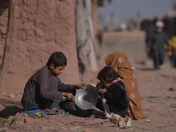 Hambruna en Afganistán: Unicef pide ayuda para salvar la vida de más de 1 millón de niños en estado de desnutrición