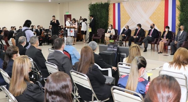 ANEAES entregó certificados de acreditación a carreras de grado, programas de postgrado e instituciones