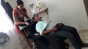 Jóvenes peluqueros “mimaron” a Kape’i con un cambio de look en Navidad