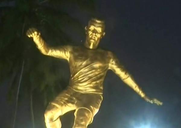 Polémica en India por una estatua de Cristiano