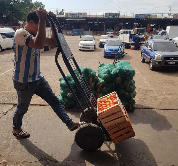 “Tomate de oro” se ofrece a G. 15.000 el kilo y se hace incomprable para la gente - Nacionales - ABC Color