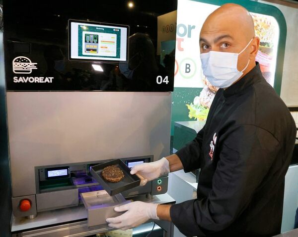 Robot prepara una hamburguesa vegetariana - Tecnología - ABC Color