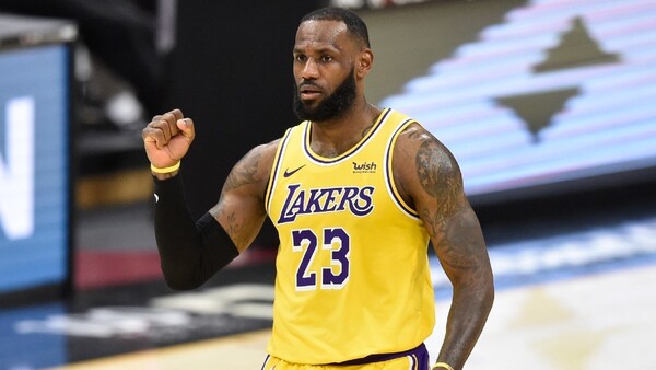 LeBron James alcanza los 36.000 puntos en su carrera