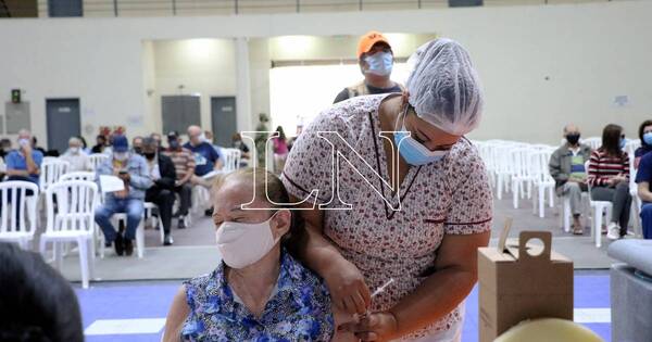La Nación / Variante ómicron: “Vamos a tener un alto número de infecciones, pero serán leves”