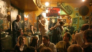 Diario HOY | Grecia prohíbe la música en los bares