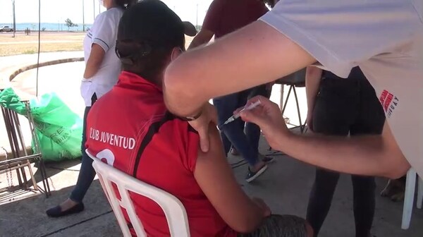 Preocupa poca concurrencia de adolescentes para el refuerzo de la segunda dosis en el vacunatorio de Encarnación