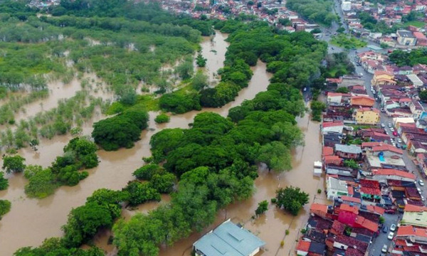 Brasil: Al menos 21 fallecidos y 77.000 desplazados ante las graves inundaciones - OviedoPress