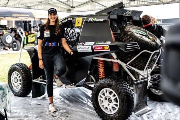 Dania Akeel, mujer piloto saudita que espera servir como ejemplo - Automovilismo - ABC Color