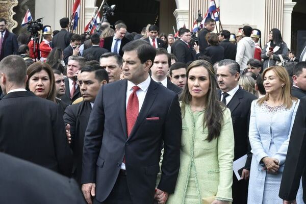 Convencionales piden renuncia de esposa de Ovelar de dirección jurídica de Itaipu - ABC en el Este - ABC Color