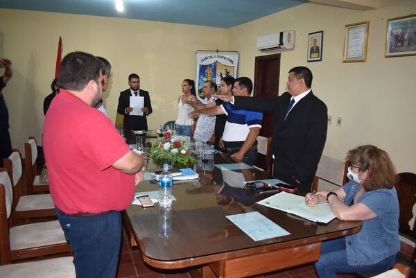 SANTIAGO: concejales destituidos deben ser repuestos en sus cargos - Nacionales - ABC Color