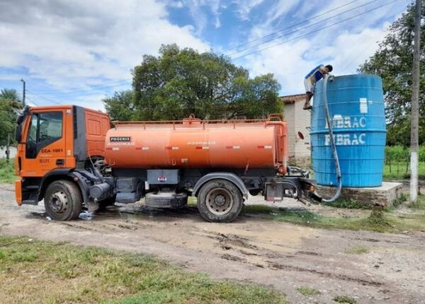 Ante aguda sequía, distribuyen agua potable a pobladores de Presidente Hayes y Cordillera