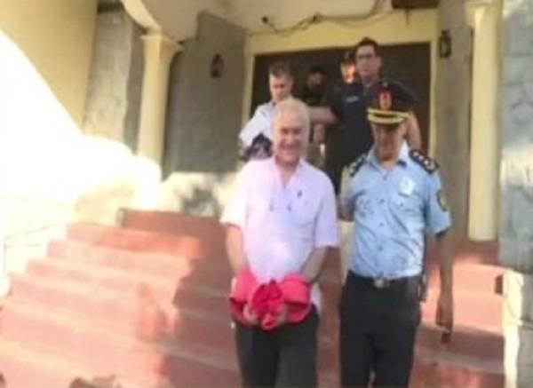 Devuelven cheques recuperados de Ramón González Daher - SNT