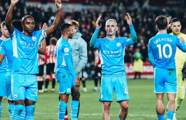 Manchester City derrota al Brentford y toma distancia en la cima