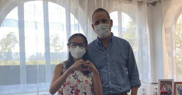 La Nación / Milagros salió de alta con un corazón nuevo
