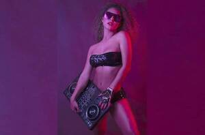 Crónica / Entre las cueronas se curte fuerte la moda de ser toda una DJ