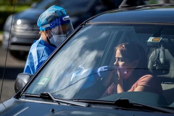 Por qué la variante Ómicron es tan contagiosa
