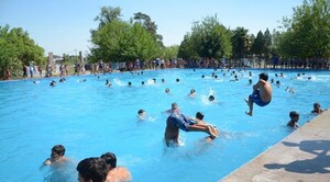 Los peligros de darse un chapuzón en piletas de concentración masiva