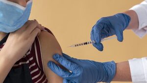 Pediatras sugieren que niños completen vacunación anti-COVID antes de inicio de clases 2022
