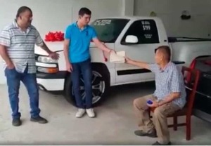 Rifó su camioneta para pagar una operación y el ganador se la devolvió